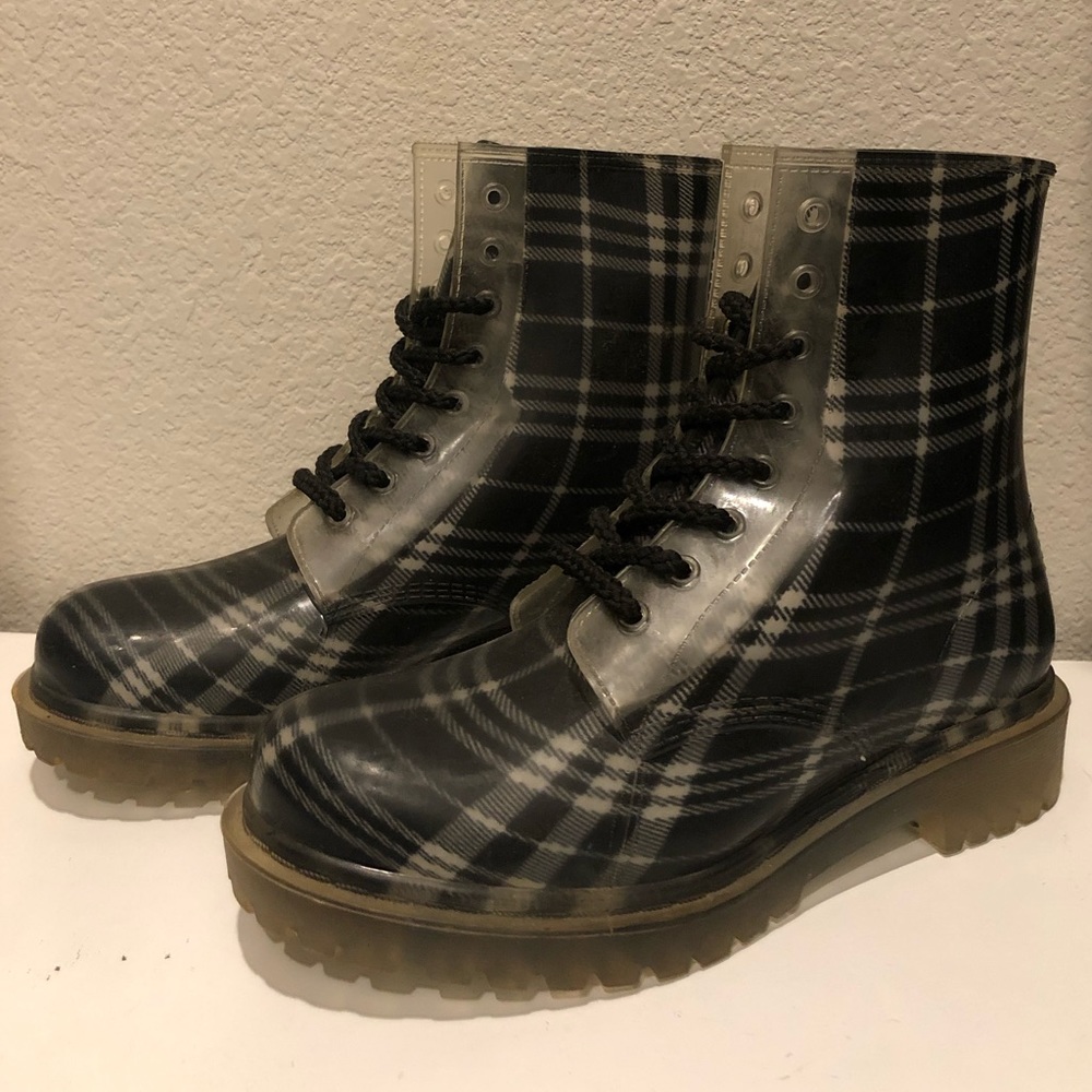 Boots!